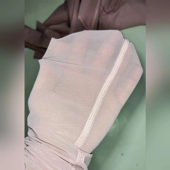 Victoria's Secret Victoria Sport Knockout Athletic Yoga Mesh Leggings, S - Picture 8 of 10